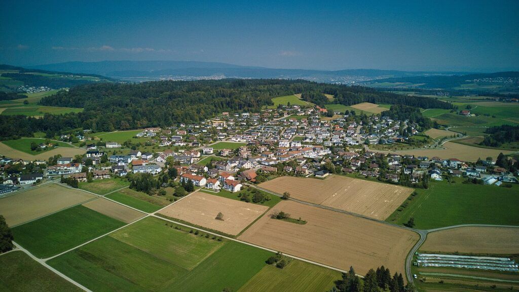 Luftaufnahme von Oberwil-Lieli im Kanton Aargau